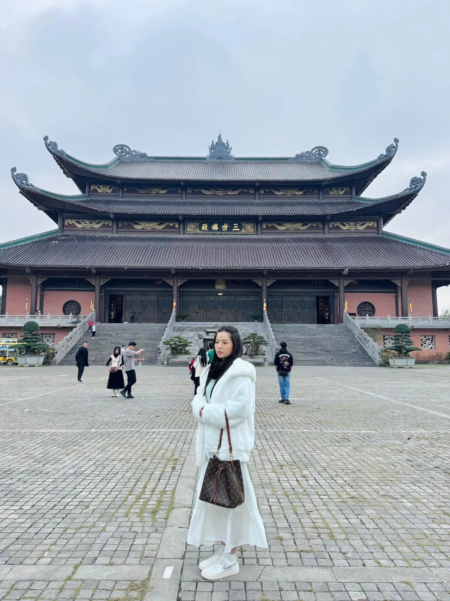Lê Hạ Anh Tỏa Sáng Với Làn Da Trắng Khiến Dân Tình Trầm Trồ 1